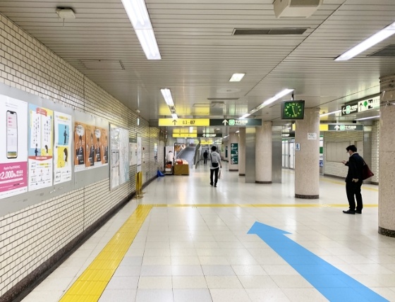 小川町駅の改札も直進します